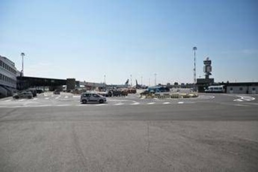 Principio d'incendio su volo Easyjet a Malpensa, passeggeri evacuati e scalo chiuso per un'ora