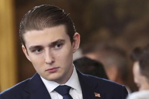 L'Iran minaccia Barron Trump, il figlio del presidente non esce di casa L'Iran minaccia Barron Trump, il figlio del presidente non esce di casa