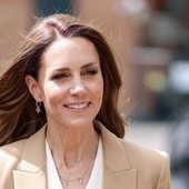 Principessa Kate Middleton a sorpresa nell'ospedale dove curò cancro, ringrazia medici e incontra pazienti Principessa Kate Middleton a sorpresa nell'ospedale dove curò cancro, ringrazia medici e incontra pazienti
