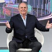 Errore a "La Ruota della Fortuna": Gerry Scotti richiama due concorrenti in studio e chiede scusa Errore a "La Ruota della Fortuna": Gerry Scotti richiama due concorrenti in studio e chiede scusa