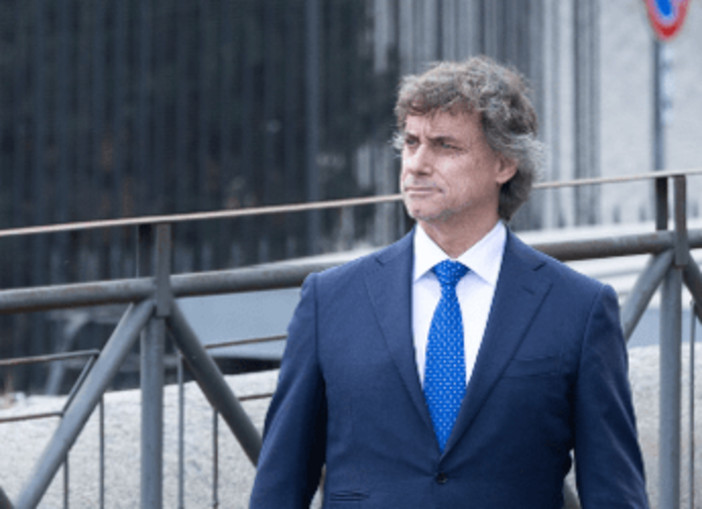 Operaio muore al Colosseo, Rai rinvia serata evento di Alberto Angela: "Andrea aveva l'età dei miei figli"