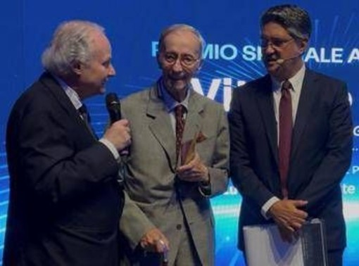 Premio Speciale alla Carriera a Vittorio Feltri: "Ho imparato copiando dai grandi maestri" Premio Speciale alla Carriera a Vittorio Feltri: "Ho imparato copiando dai grandi maestri"