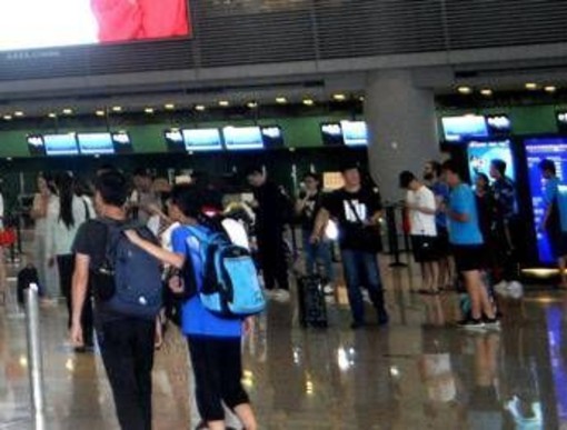 Taiwan, media: "Attacco con coltello e fumogeni in metro Taipei, due morti e 5 feriti" Taiwan, media: "Attacco con coltello e fumogeni in metro Taipei, due morti e 5 feriti"