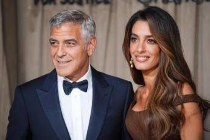 George Clooney e sua moglie Amal ottengono la cittadinanza francese