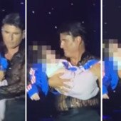 Sal Da Vinci nella bufera, abbraccia e bacia una bambina disabile durante il concerto: è polemica