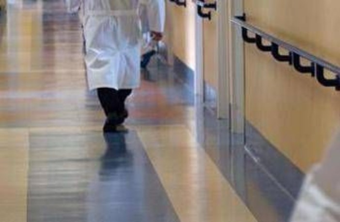 Meningite, casi in Abruzzo e a Parma: come si prende, sintomi, vaccini