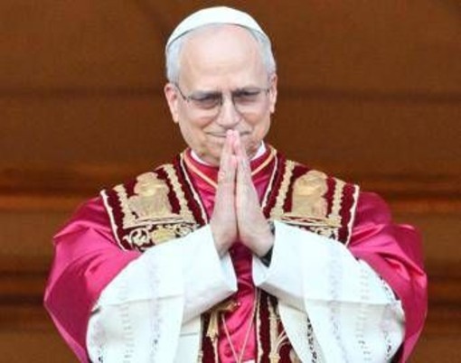 Leone XIV, il fratello: &quot;Da piccolo giocava a fare il prete con l'asse da stiro&quot;