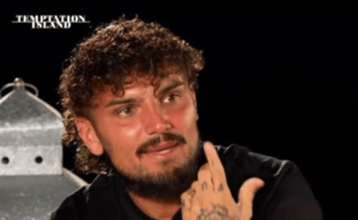 Giovanni Grazioso è il nuovo tronista di Uomini e Donne: l'annuncio ufficiale Giovanni Grazioso è il nuovo tronista di Uomini e Donne: l'annuncio ufficiale