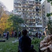 Ucraina, Mosca bombarda Kiev e aree circostanti: 9 morti. Polonia in allerta fa decollare aerei militari Ucraina, Mosca bombarda Kiev e aree circostanti: 9 morti. Polonia in allerta fa decollare aerei militari