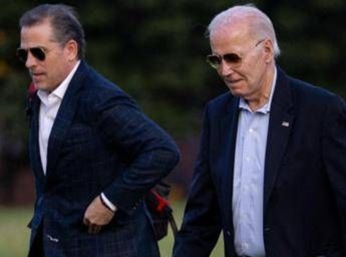 Joe Biden, il figlio Hunter rivela: "Il cancro di mio padre si è diffuso alle ossa, è molto doloroso" Joe Biden, il figlio Hunter rivela: "Il cancro di mio padre si è diffuso alle ossa, è molto doloroso"
