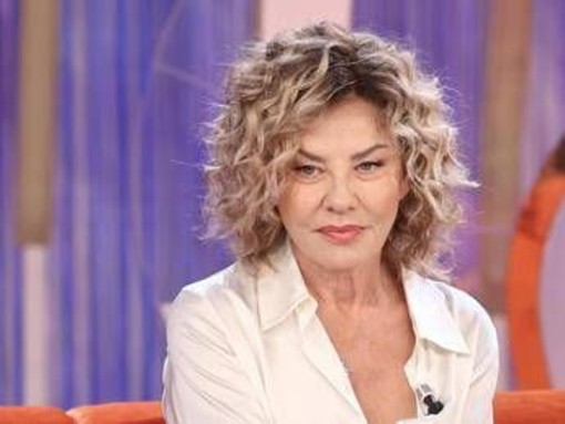 La volta buona, Eva Grimaldi: "Sono rimasta un anno senza seno per un chirurgo incompetente" La volta buona, Eva Grimaldi: "Sono rimasta un anno senza seno per un chirurgo incompetente"