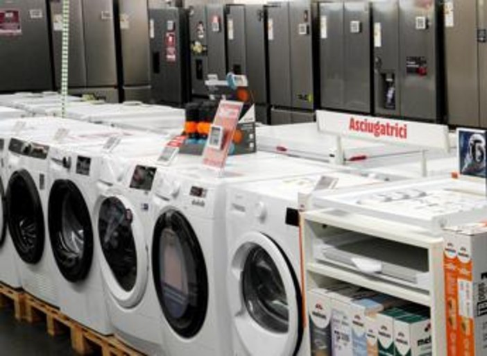 Elettrodomestici, arriva il diritto alla riparazione: i nuovi obblighi per i produttori Elettrodomestici, arriva il diritto alla riparazione: i nuovi obblighi per i produttori