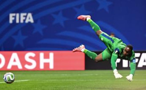 Mondiali, Mpasi show nel primo tempo contro l'Inghilterra: chi è il portiere del Congo Mondiali, Mpasi show nel primo tempo contro l'Inghilterra: chi è il portiere del Congo