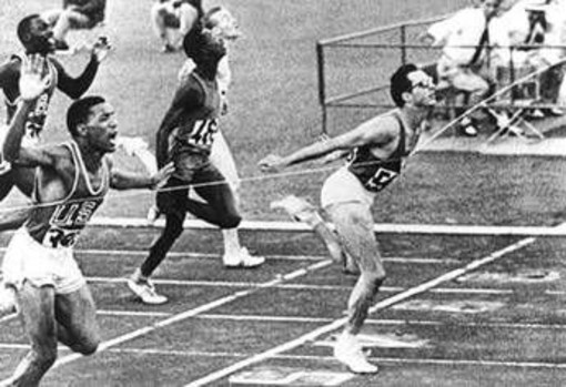Addio a Livio Berruti, morto a 87 anni il campione olimpico dei 200 metri a Roma 1960 Addio a Livio Berruti, morto a 87 anni il campione olimpico dei 200 metri a Roma 1960