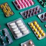 Farmaci in valigia, quali portare con sé in vacanza e come conservarli correttamente