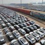 Mobilità, l'auto resta 'regina' degli spostamenti degli italiani ma crescono alternative
