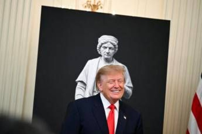 Trump festeggia Colombo alla Casa Bianca, caccia al voto degli italoamericani Trump festeggia Colombo alla Casa Bianca, caccia al voto degli italoamericani