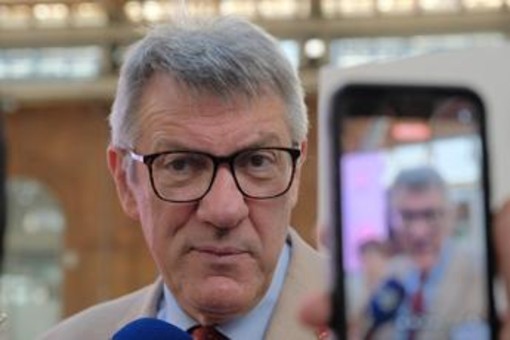 Lavoro, Landini: "Importante proposta unitaria Cgil, Cisl e Uil su contratti e rappresentanza" Lavoro, Landini: "Importante proposta unitaria Cgil, Cisl e Uil su contratti e rappresentanza"