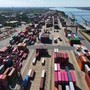 Usa, nuovi dazi di Trump: da oggi tariffe dal 10 al 12,5%: anche l'Europa nel mirino Usa, nuovi dazi di Trump: da oggi tariffe dal 10 al 12,5%: anche l'Europa nel mirino