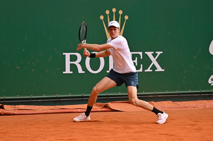 Esordio convincente per Sinner a Montecarlo, avanti Berrettini, fuori Darderi Esordio convincente per Sinner a Montecarlo, avanti Berrettini, fuori Darderi