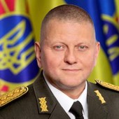 Ucraina, Zaluzhnyi annuncia a Zelensky l'intenzione di candidarsi alle presidenziali