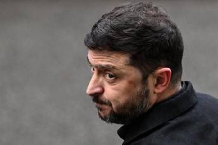 Ucraina, Zelensky a Berlino: "Cerco sostegno Usa per congelare linea fronte" Ucraina, Zelensky a Berlino: "Cerco sostegno Usa per congelare linea fronte"