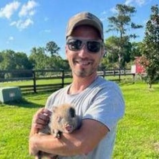 &quot;Catene a mani e piedi, trattati come animali&quot;: parla la zia di un italiano detenuto ad Alligator Alcatraz