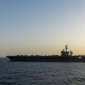 Iran, tre petroliere in fiamme nello Stretto di Hormuz dopo l'urto con mine Iran, tre petroliere in fiamme nello Stretto di Hormuz dopo l'urto con mine