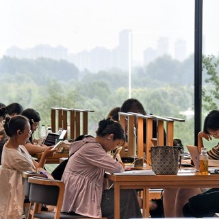 Cina, il tasso di lettura in aumento grazie alla crescita del formato digitale