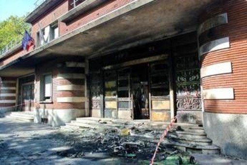 Francia, scuola ancora in tilt: 500 licei chiusi dopo protesta violenta Francia, scuola ancora in tilt: 500 licei chiusi dopo protesta violenta
