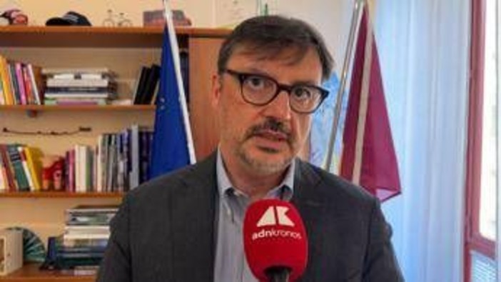 Giungla golf car a Roma, l'assessore Patanè: "Solo il 10% dei mezzi è autorizzato, serve una regolamentazione regionale" Giungla golf car a Roma, l'assessore Patanè: "Solo il 10% dei mezzi è autorizzato, serve una regolamentazione regionale"