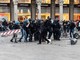 Guerriglia a Milano, ai domiciliari uno dei maggiorenni arrestati per scontri e altri quattro in carcere: la decisione del Gip