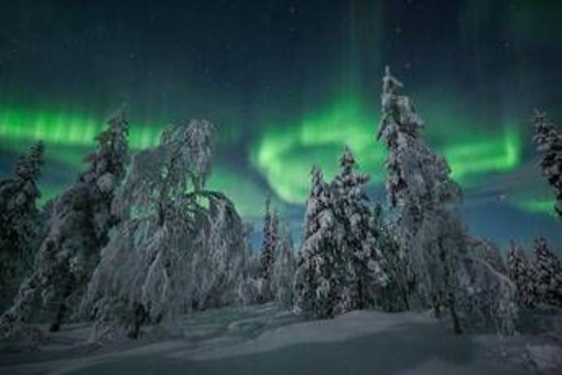 Lorenzo Mirandola, il cacciatore di aurora boreale si racconta in 'Quando il cielo si accende' Lorenzo Mirandola, il cacciatore di aurora boreale si racconta in 'Quando il cielo si accende'