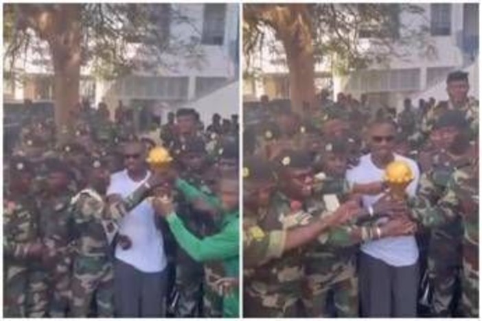 Senegal non restituisce Coppa d'Africa, ct la consegna ai militari Senegal non restituisce Coppa d'Africa, ct la consegna ai militari