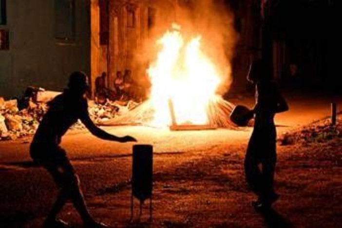 A Cuba fino a 22 ore di blackout al giorno, il presidente Díaz-Canel agli Usa: "Revocate blocco energetico" A Cuba fino a 22 ore di blackout al giorno, il presidente Díaz-Canel agli Usa: "Revocate blocco energetico"