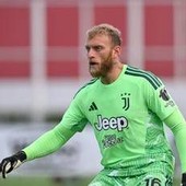 Juve-Inter, tifosi bianconeri contro Di Gregorio: "È un disastro, serve un nuovo portiere" Juve-Inter, tifosi bianconeri contro Di Gregorio: "È un disastro, serve un nuovo portiere"