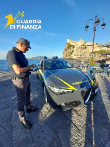 Ischia, controlli degli affitti abusivi. 52 violazioni accertate