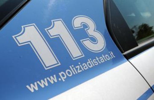 Roma, tenta di investire due agenti in autostrada: bloccato dopo 18 km sul raccordo Roma, tenta di investire due agenti in autostrada: bloccato dopo 18 km sul raccordo
