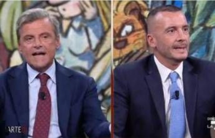 Calenda contro Casalino: "Conferma che M5S è stato la più grossa presa in giro subita dagli italiani"