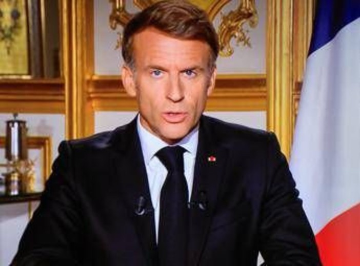 Francia, Macron: "Non confondere rivendicazioni legittime con chi distrugge e saccheggia"