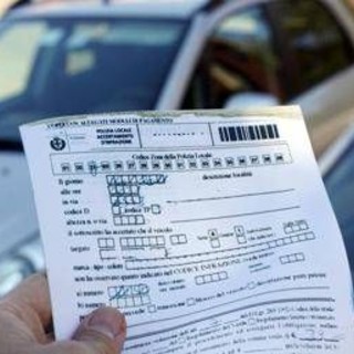 Multe, non solo auto: dalle case sfitte ai rifiuti, una tassa occulta per fare cassa
