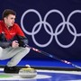 Milano Cortina, Casper cade durante Italia-Usa di curling. Cos'è successo alle Olimpiadi Milano Cortina, Casper cade durante Italia-Usa di curling. Cos'è successo alle Olimpiadi