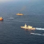 Nave della Marina abborda petroliera della 'flotta ombra' russa a Pantelleria