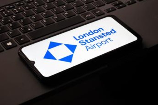 Cyberattacco aeroporti nel Regno Unito, hacker chiedono un riscatto Cyberattacco aeroporti nel Regno Unito, hacker chiedono un riscatto
