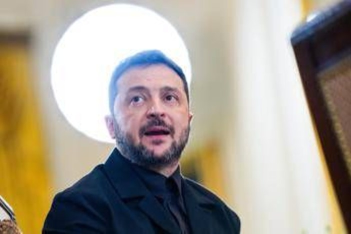 Ucraina, Zelensky: &quot;Ora azioni concrete per fermare Putin&quot;. Ue minaccia sanzioni a Russia