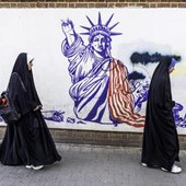 Iran, al via l'offensiva economica di Trump: sanzioni contro 60 organizzazioni, persone e navi Iran, al via l'offensiva economica di Trump: sanzioni contro 60 organizzazioni, persone e navi