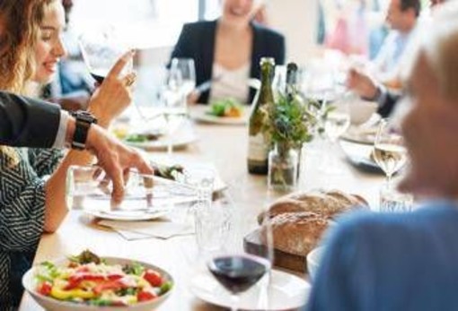 Dieta d'estate e 'sfida' tra tacchino e pollo, ecco chi vince a tavola secondo il medico-nutrizionista Dieta d'estate e 'sfida' tra tacchino e pollo, ecco chi vince a tavola secondo il medico-nutrizionista
