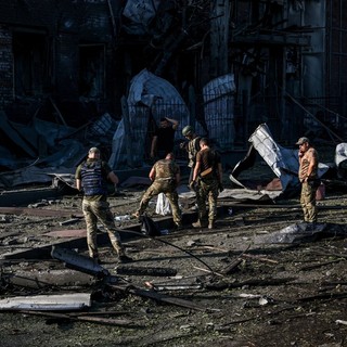 Notte di attacchi incrociati tra Russia e Ucraina, morti e feriti