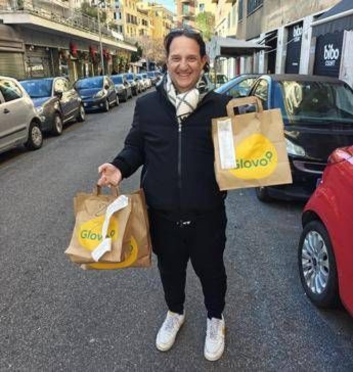 "Contro aggressioni mi muovo solo in auto e di giorno": vita da rider, la storia di Gianluca "Contro aggressioni mi muovo solo in auto e di giorno": vita da rider, la storia di Gianluca