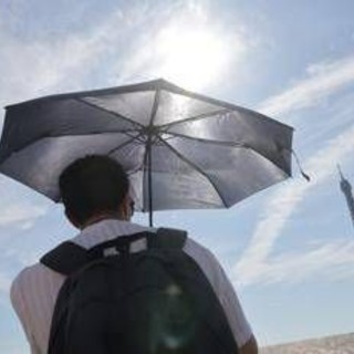 Parigi, la Torre Eiffel chiude per caldo